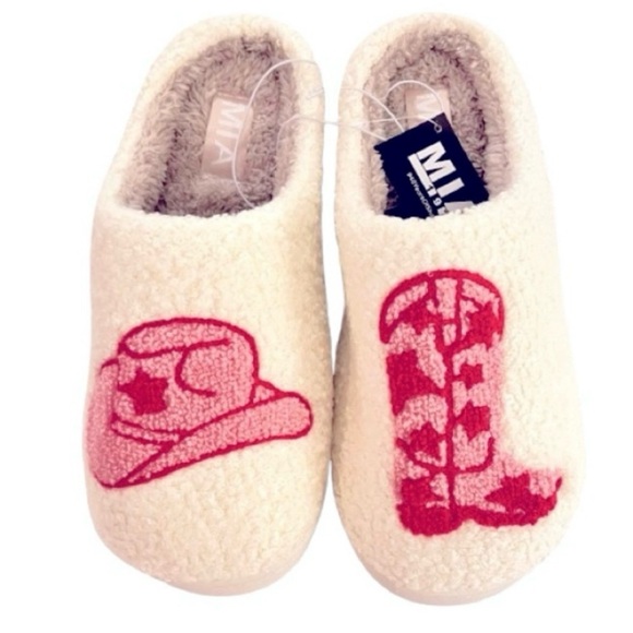 NWT- Pink Cowgirl Plush Cozy Slippers. - Picture 1 of 5